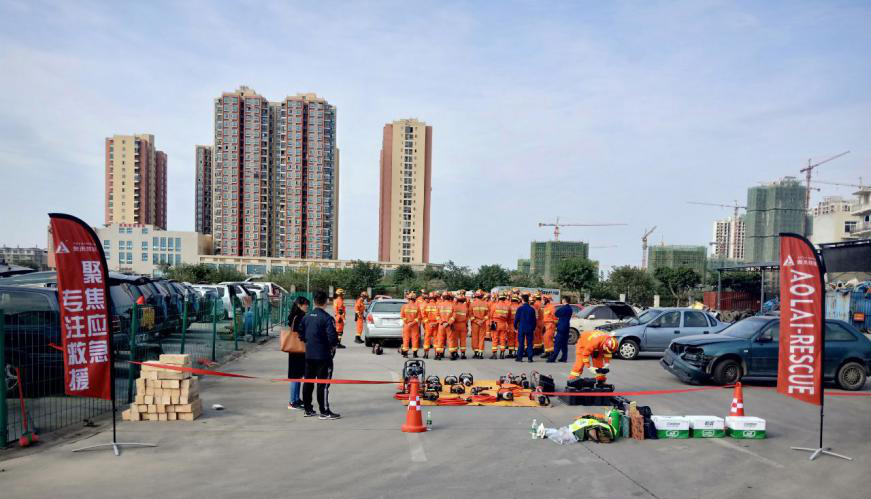 Наша компания была приглашена к участию в «Месяце пропаганды противопожарной защиты 119» провинции Сычуань по обучению спасению при дорожно-транспортных происшествиях.